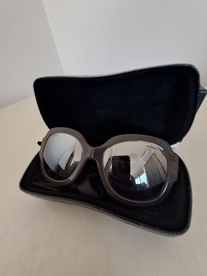 Chanel ブラウンラウンドサングラス