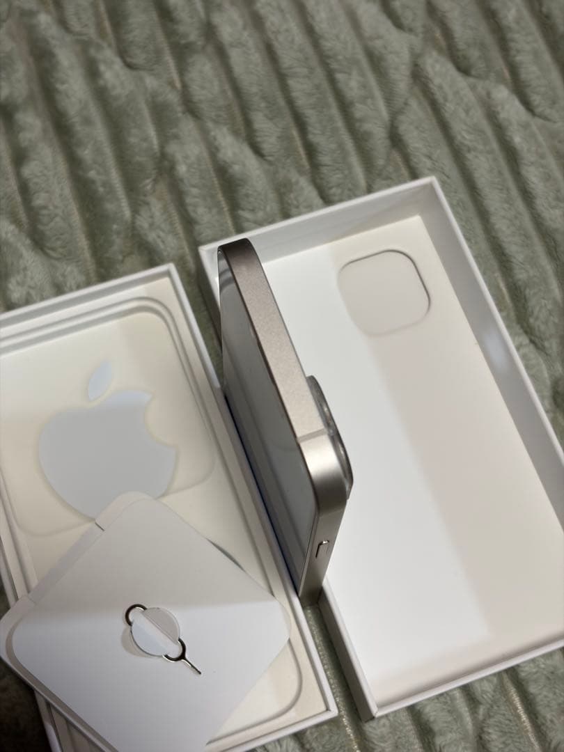 FAJR様　iPhone13 256GB スターライト