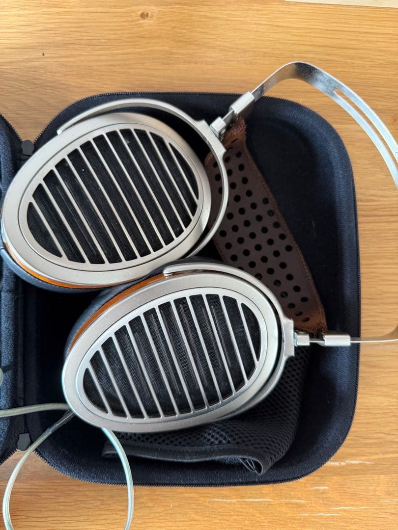 ヘッドホン he1000v2