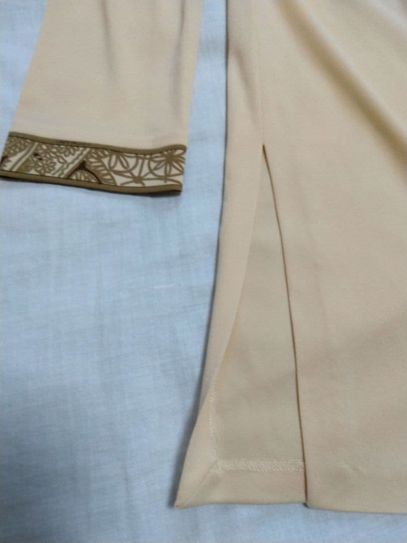 クリーム色 長袖チュニック 金色刺繍 レオナール