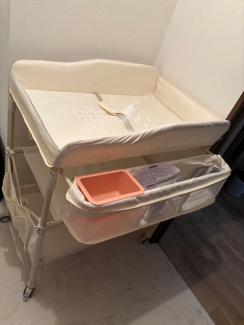 折りたたみ式おむつ交換台　5段階高さ調整