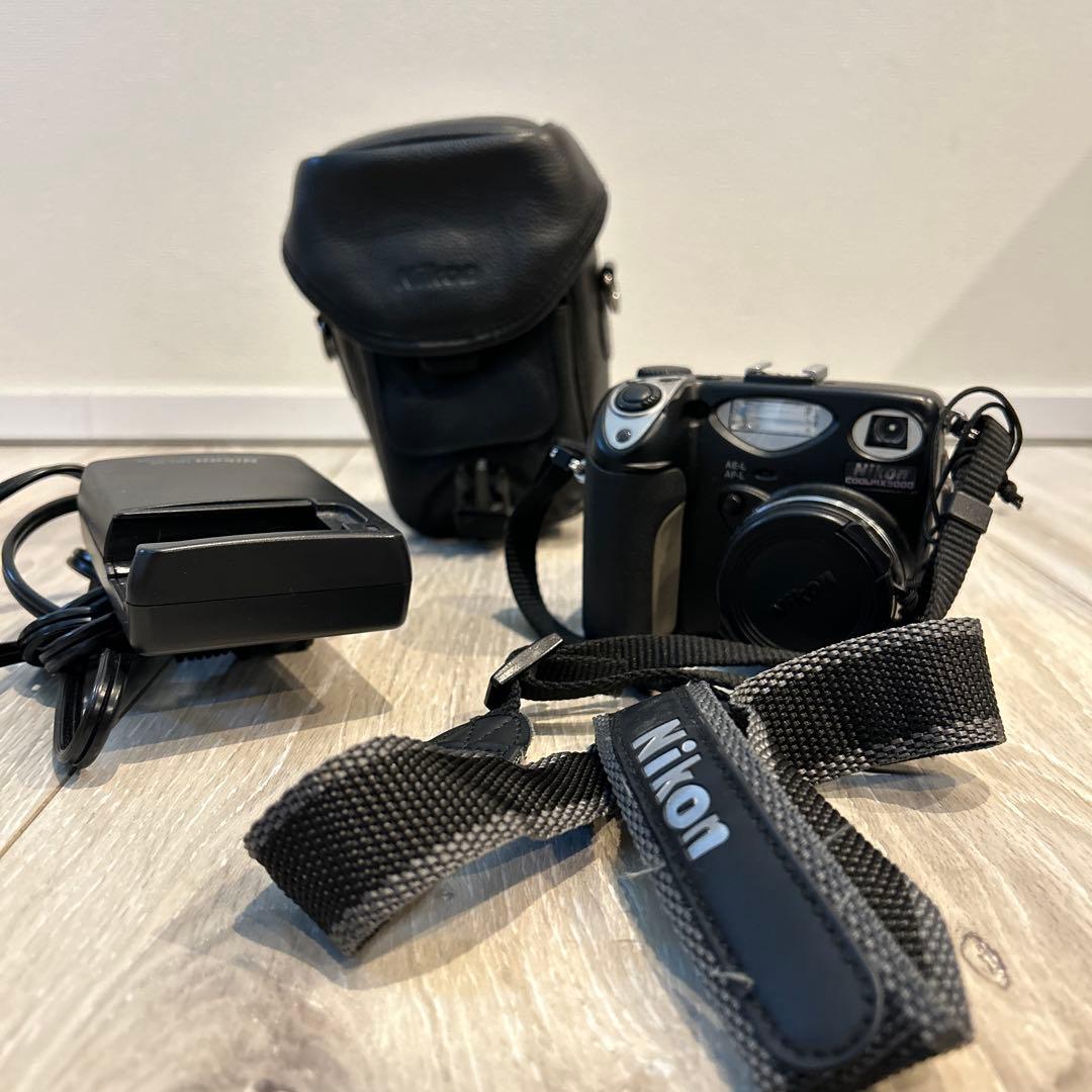 Nikon Coolpix 5000 デジタルカメラ　E5000