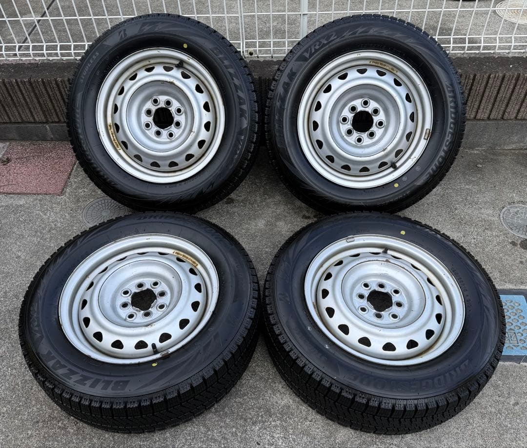 2024年製 スタッドレス タイヤ付き 8穴スチールホイール 4本セット✨溝あり