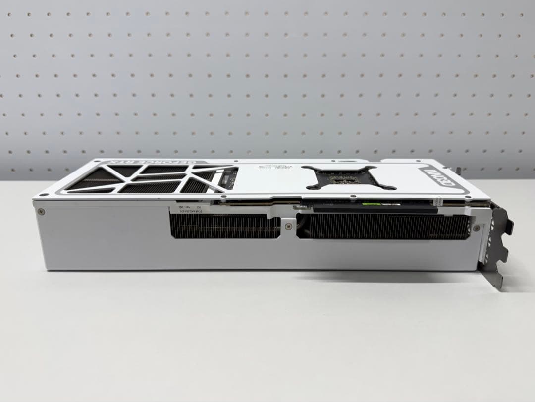 グラフィックボード・グラボ・ビデオカード INNO3D GeForceRTX 4080 SUPER X3 OC WHITE