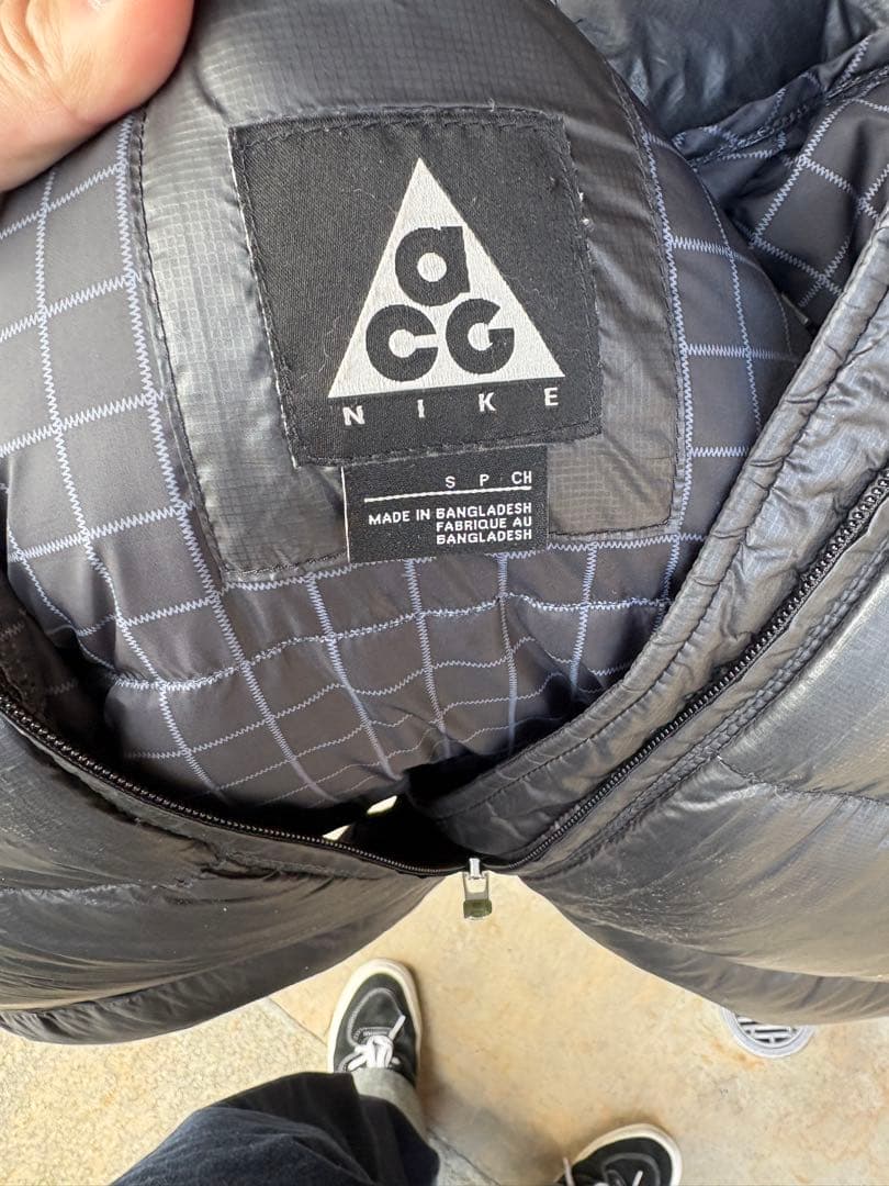 NIKE ACG ワンポイントロゴ ダウンジャケット 黒色