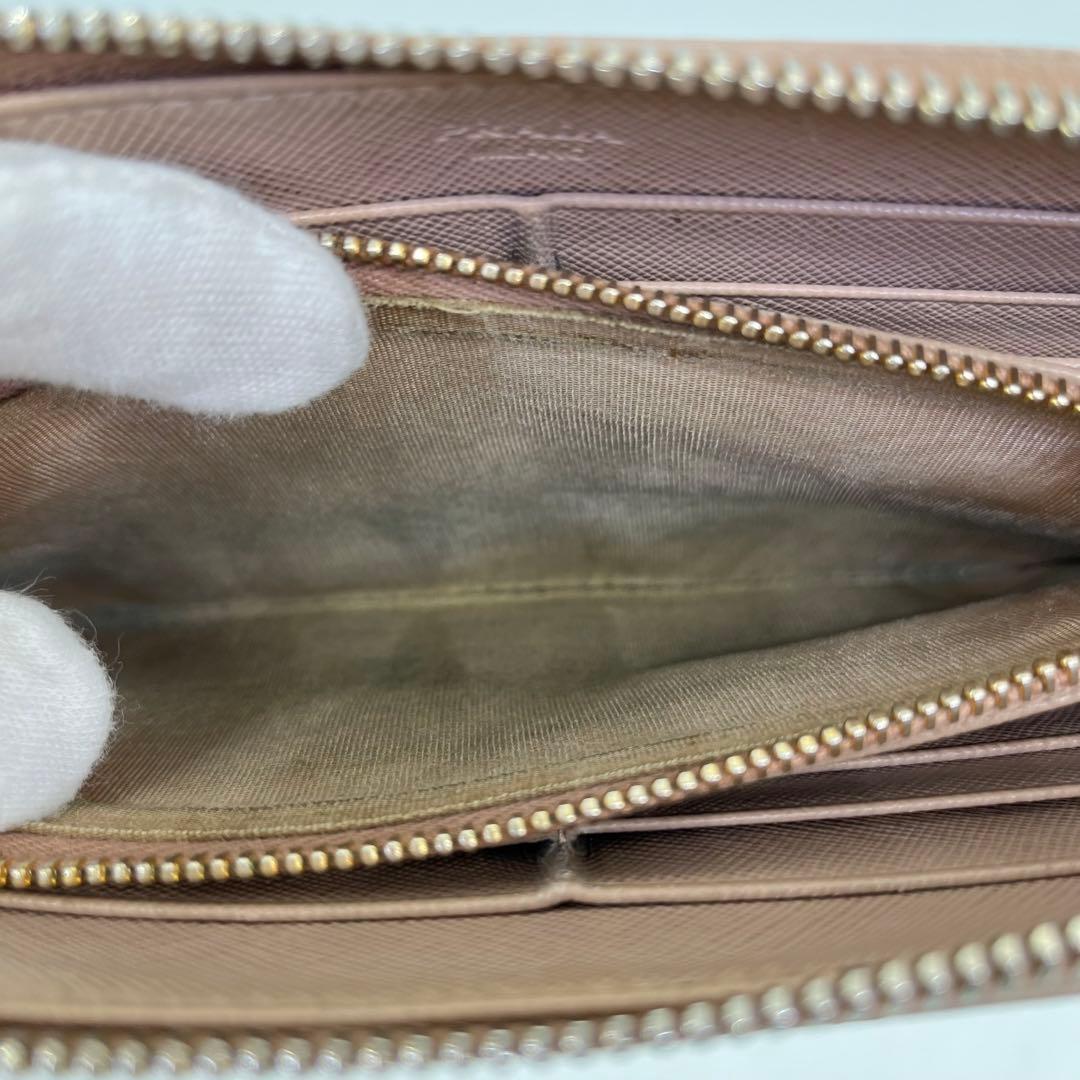 PRADA 長財布 ラウンドファスナー 三角ロゴ ゴールド金具 ピンクベージュ