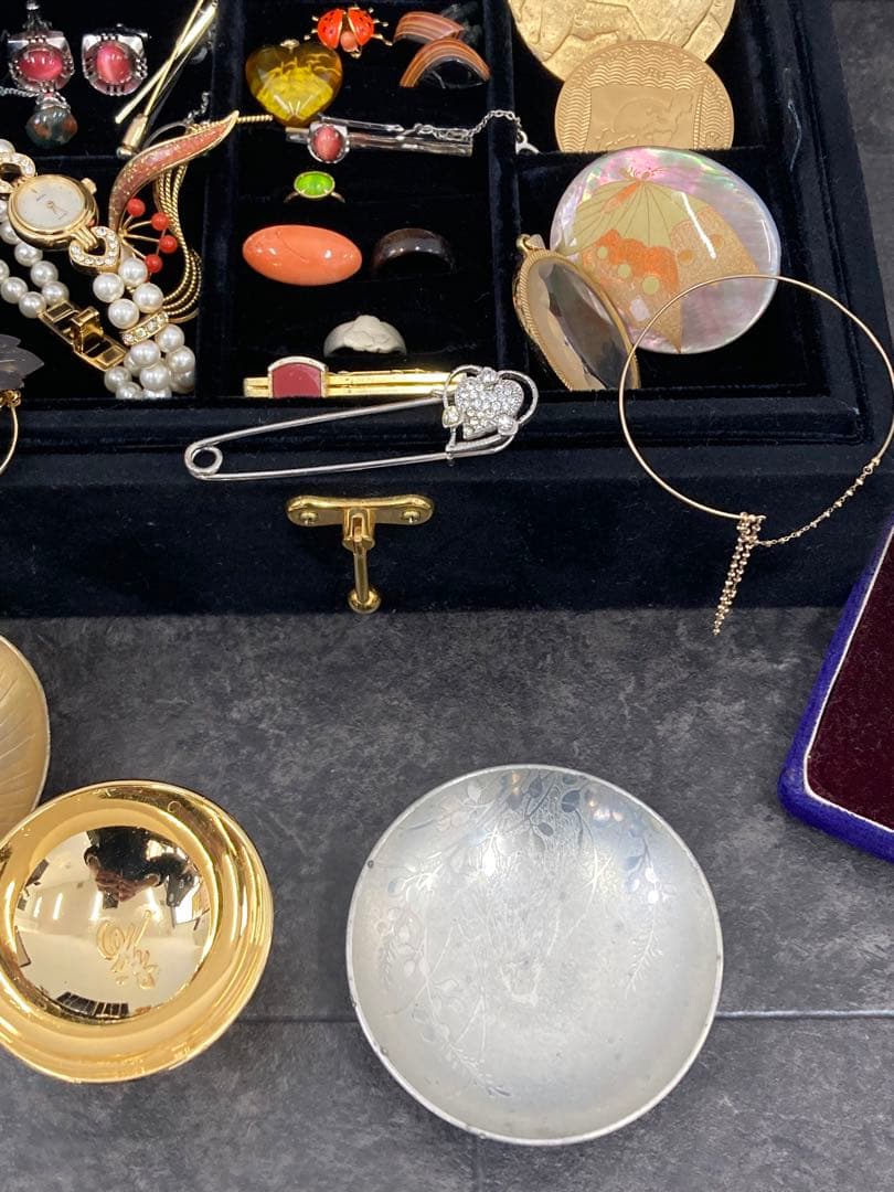 値下げ！遺品整理　イヤリング　ネックレス　時計　ブローチ　タイピン　金杯　小判