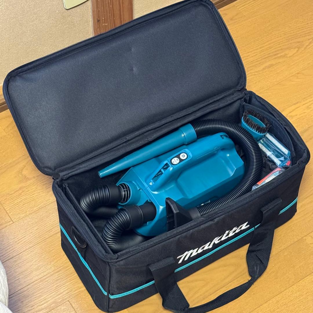 マキタ　CL121D 10.8V充電式クリーナ　ソフトケース付