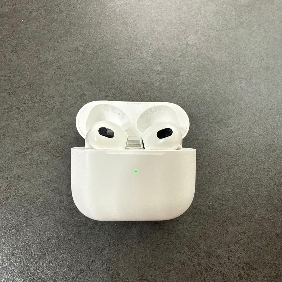 正規品 AirPods4 本体 充電ケース付き
