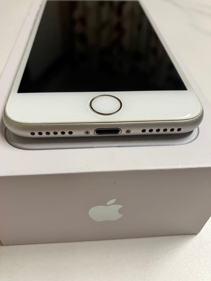 Apple iPhone 8 本体 付属品付き SIMロックあり docomo