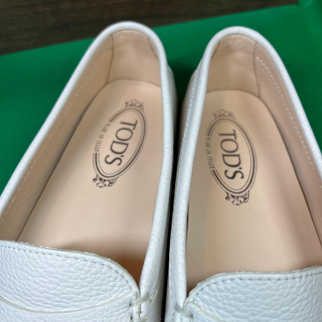 TOD'S ホワイトレザー ローファー 25.5cm