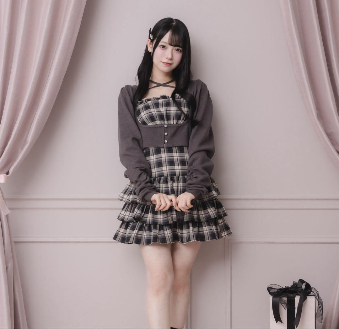 pium ビジューカーデ×チェックワンピセット