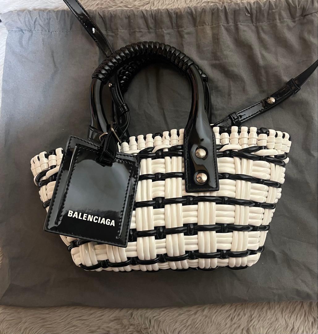BALENCIAGA かごバッグ 白と黒 編み込み