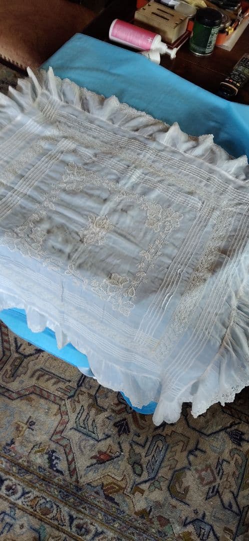 ロンドンのアンティーク屋さんでみつけた綿ローンのテーブルクロス