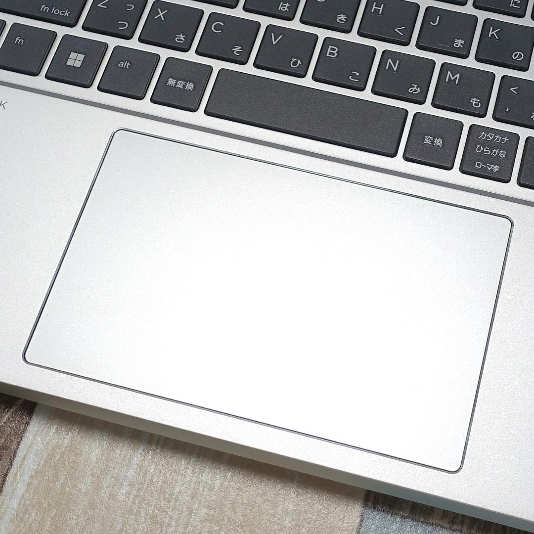 超高速ＳＳＤ２５６ＧＢ搭載✨極美品の東京生産✨１０コア１２スレの１２世代コアｉ５