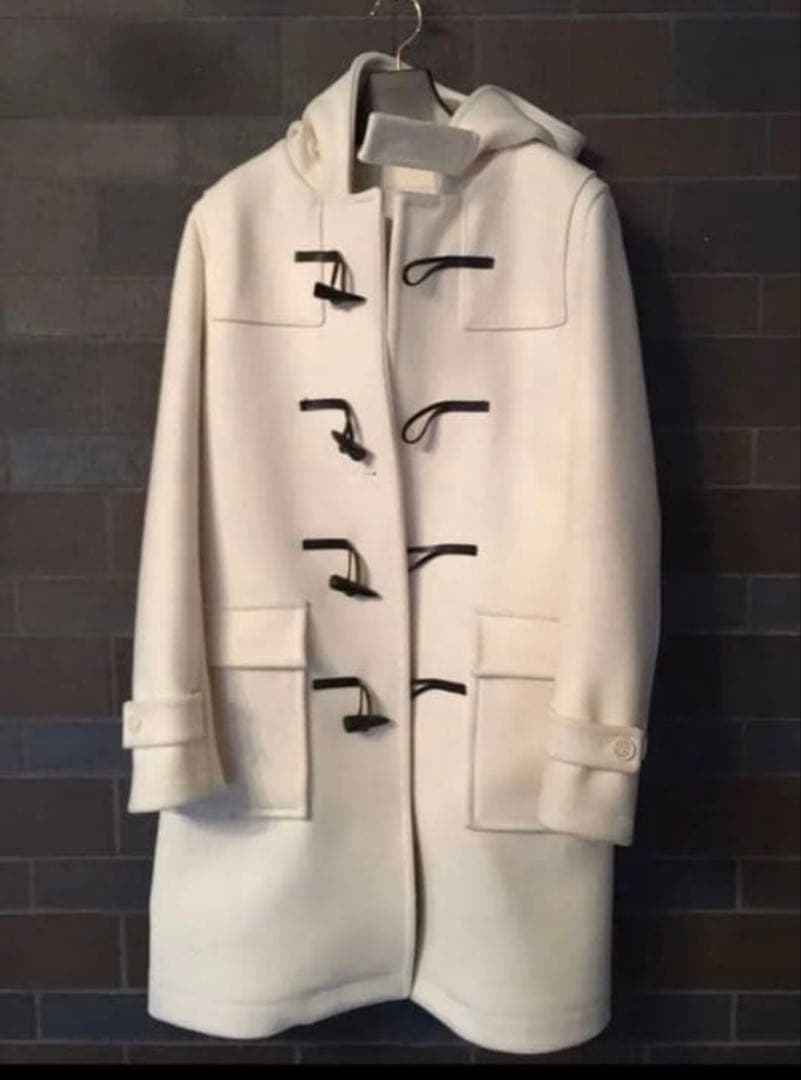 ホワイト ダッフルコート フード付き