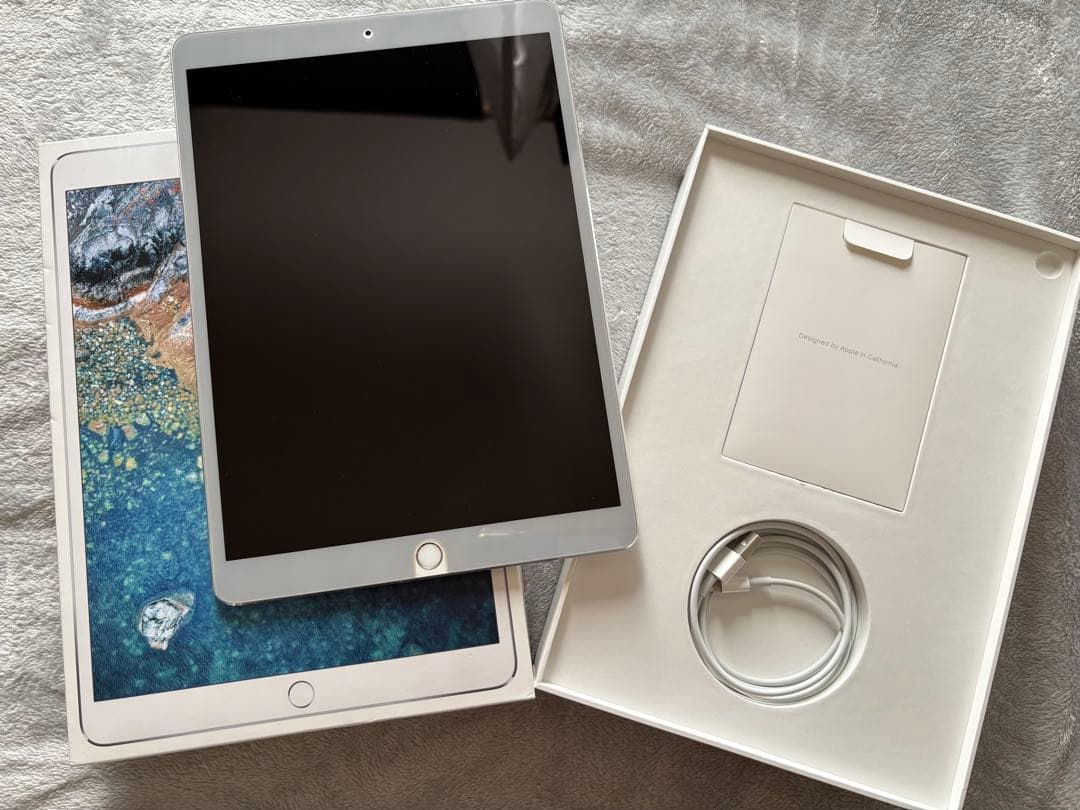 Apple iPad シルバー 本体 充電器付き