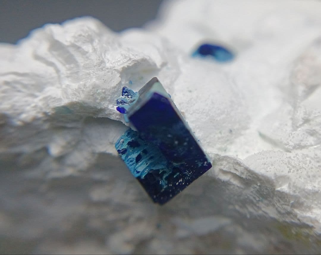 ご*う様 国産鉱物　逸見石　7.5mm　原石　ヘンミライト　鉱物標本