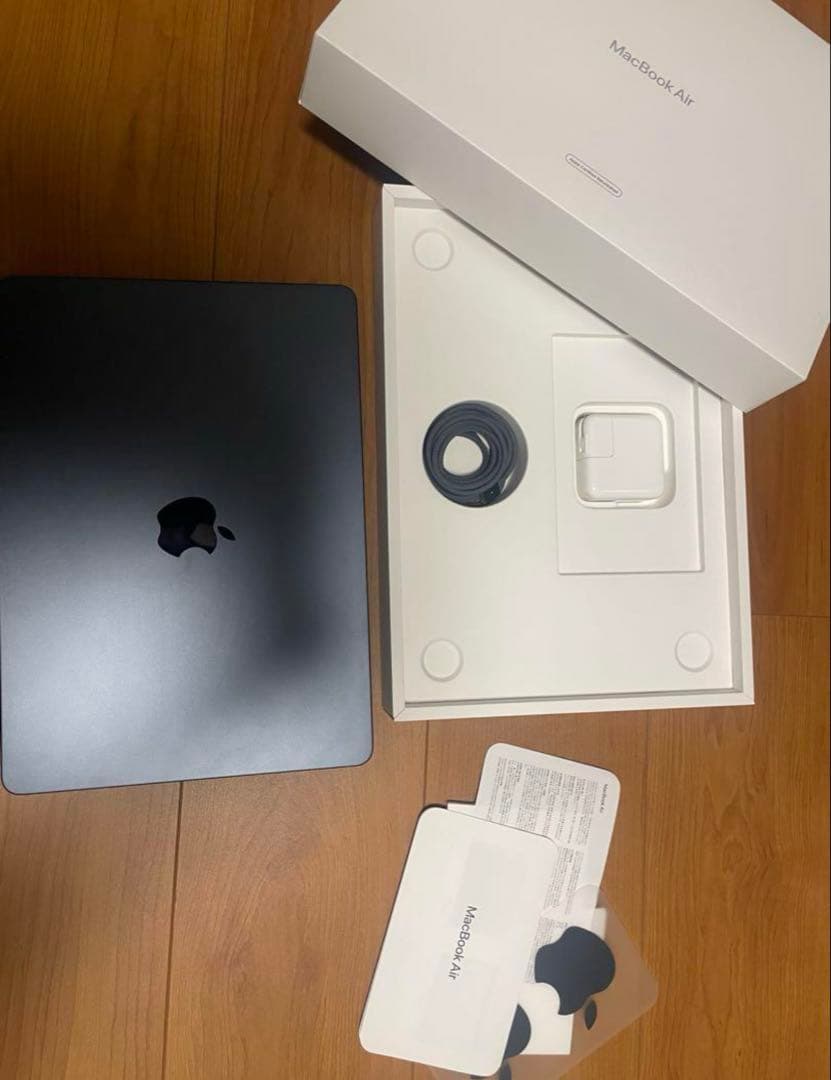 MacBook air M2 13インチ　8コアCPU 8コアGPU