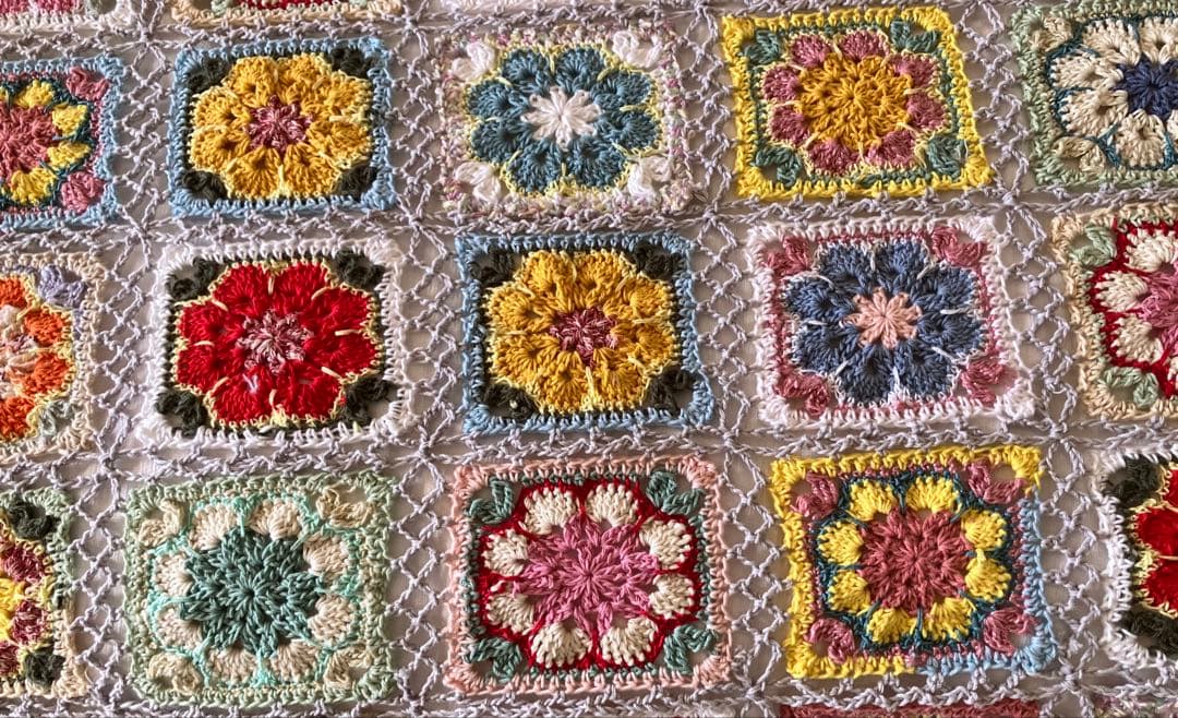 8月末までセール！　寄付対象品♪ モチーフ編み　ベッドカバー