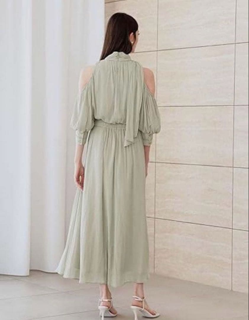 美品⭐️SNIDEL ゴールドショルダーワンピース　0サイズ