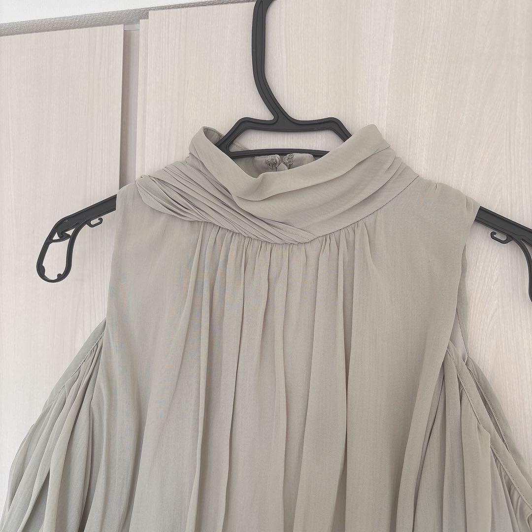 美品⭐️SNIDEL ゴールドショルダーワンピース　0サイズ