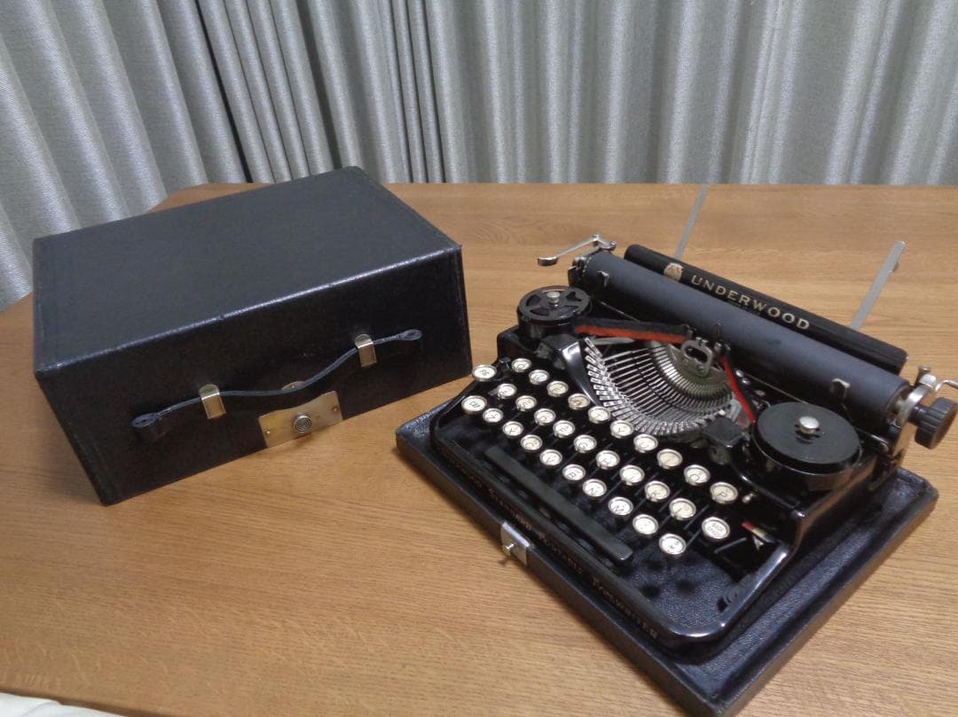 専用　実働品　UNDERWOOD PORTABLE 3BANK タイプライター