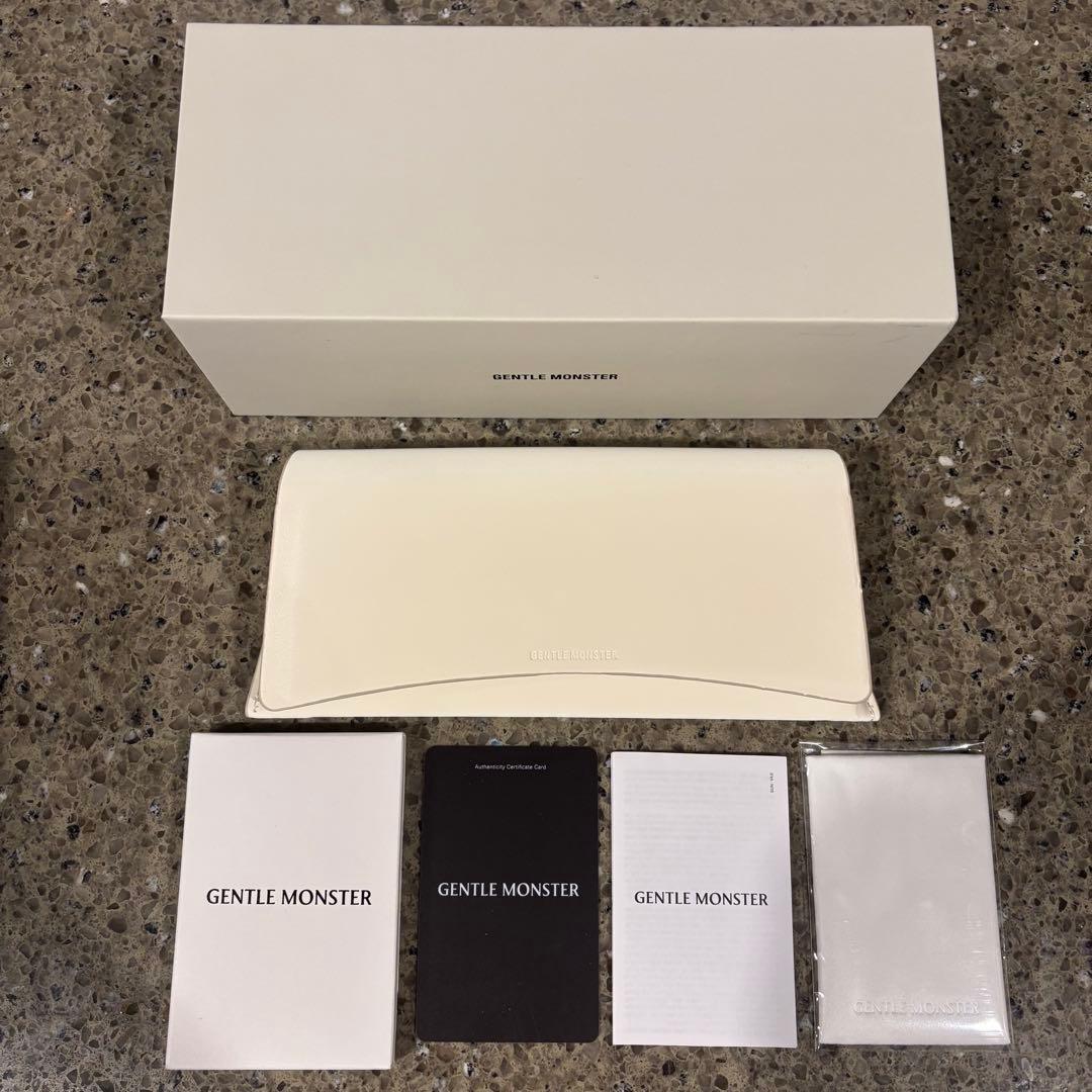 ジェントルモンスター　GENTLE MONSTER BY 灰色　グレー