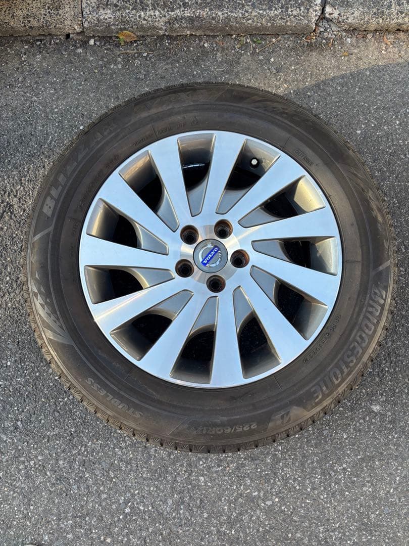 ボルボ ブリザック VRX 3 225/60R17 スタッドレスタイヤ