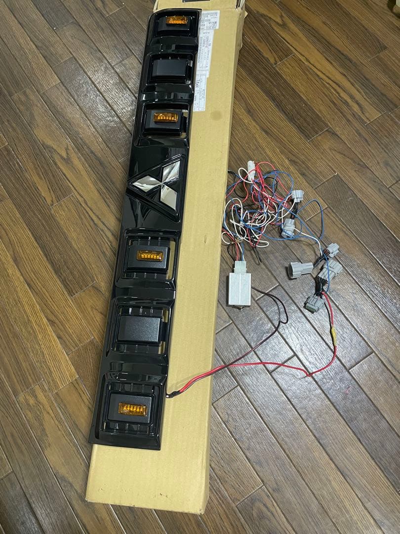 デリカミニフロントグリルLED光