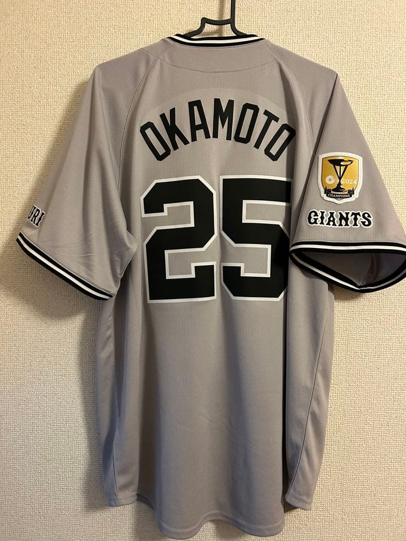 岡本和真選手リーグ優勝ワッペン付き　ビジターユニフォームMサイズ