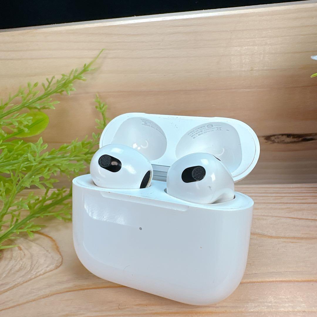 AirPods 第3世代 Apple ワイヤレスイヤホン アップル