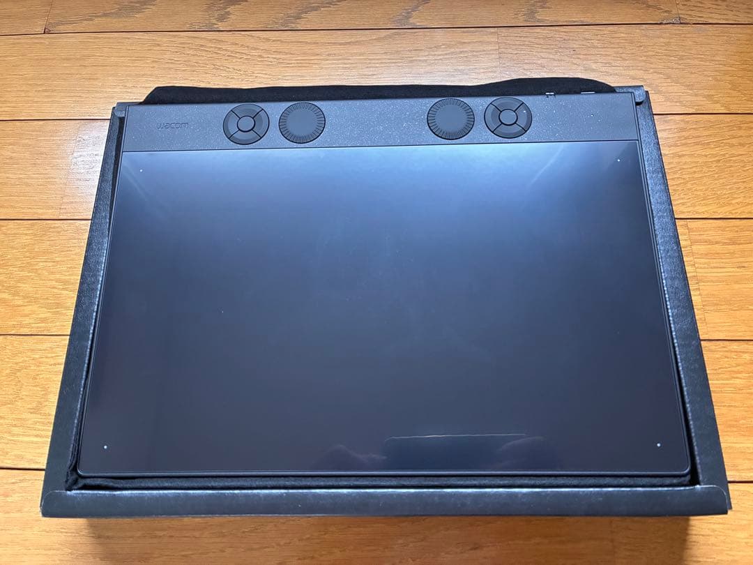 液タブ・ペンタブ Wacom Intuos Pro Medium