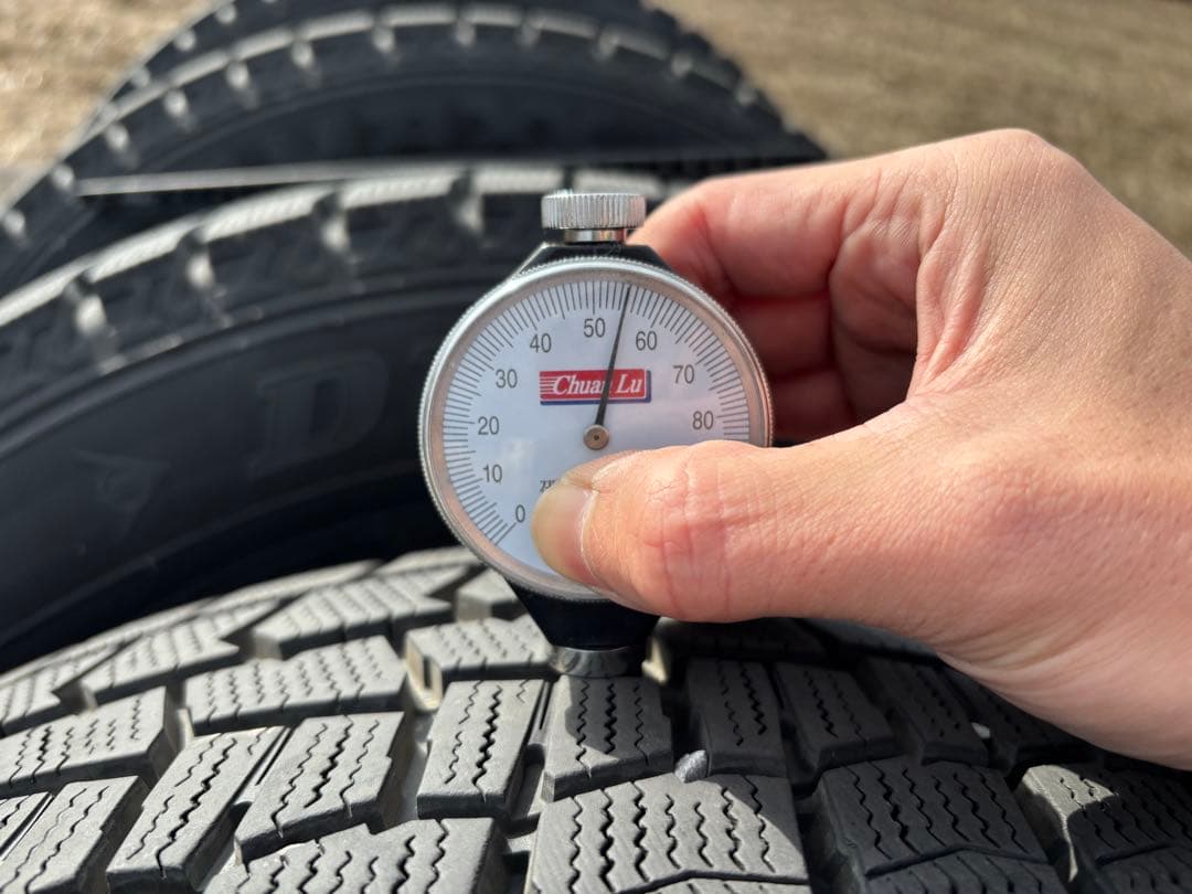 DUNLOP WINTER MAXX 215/65R16 22年製　スタッドレス