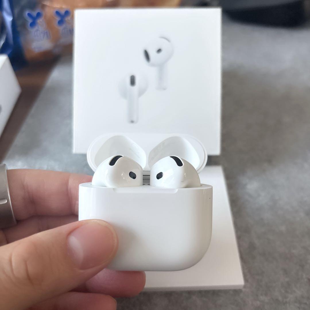 【美品】Apple AirPods 4 アクティブノイズ キャンセリング搭載