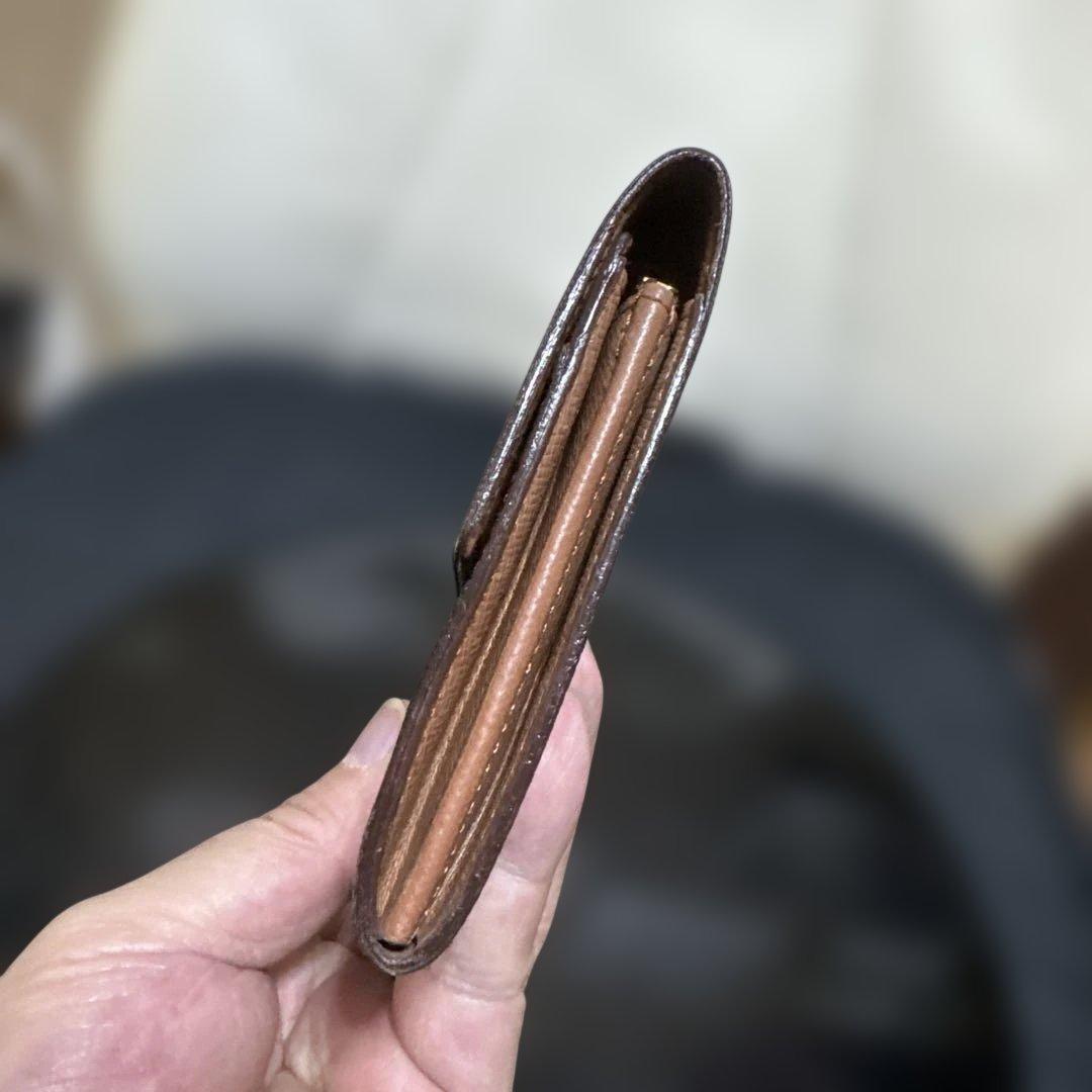 ⑥☆外観美品/優良品☆カード2枚タイプ♪サラ長財布