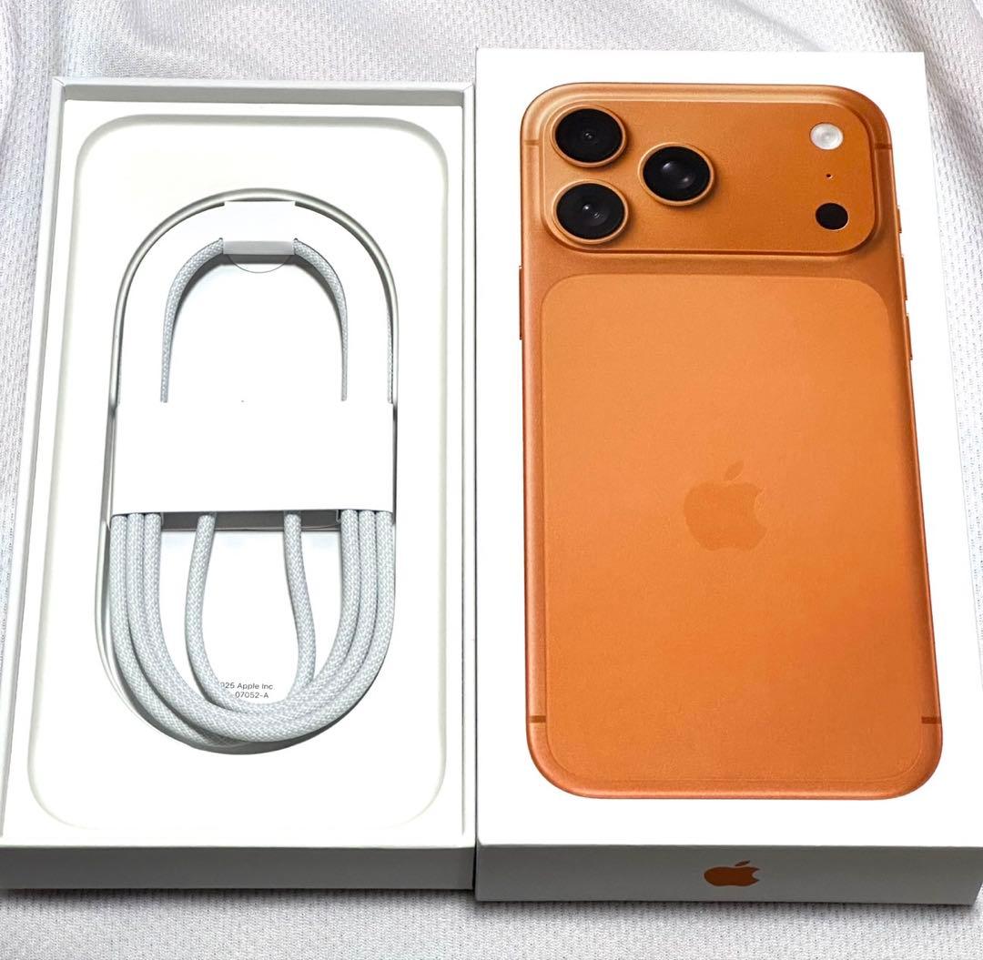 ほぼ未使用（開封済）iPhone17Pro Max 1TB コズミックオレンジ