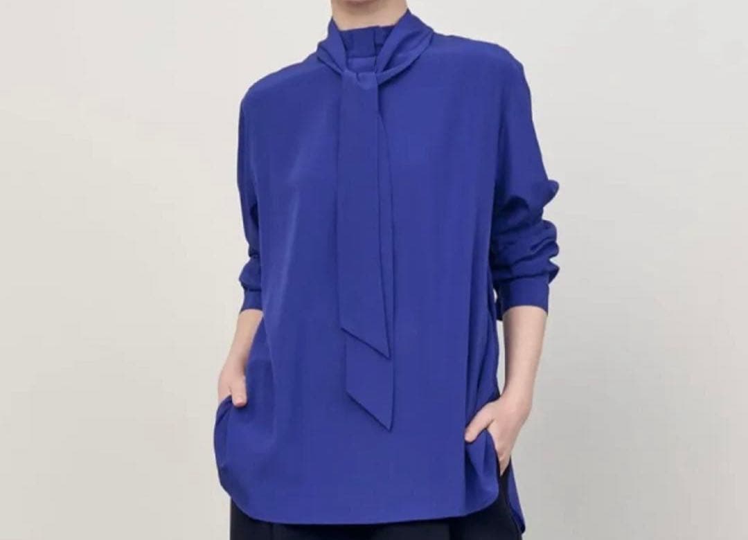 最終価格　新品　SOEJU シルクストレッチボウタイブラウス　ブルー