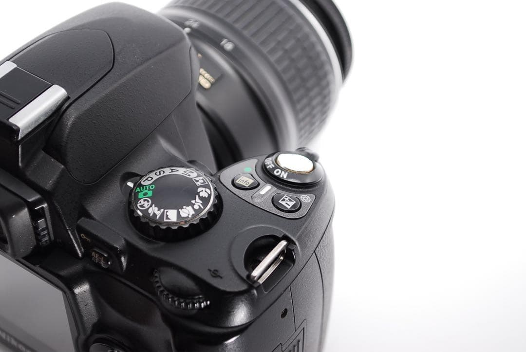 色鮮やか✨名機CCDセンサー✨Nikon D40✨一眼レフデビューに✨