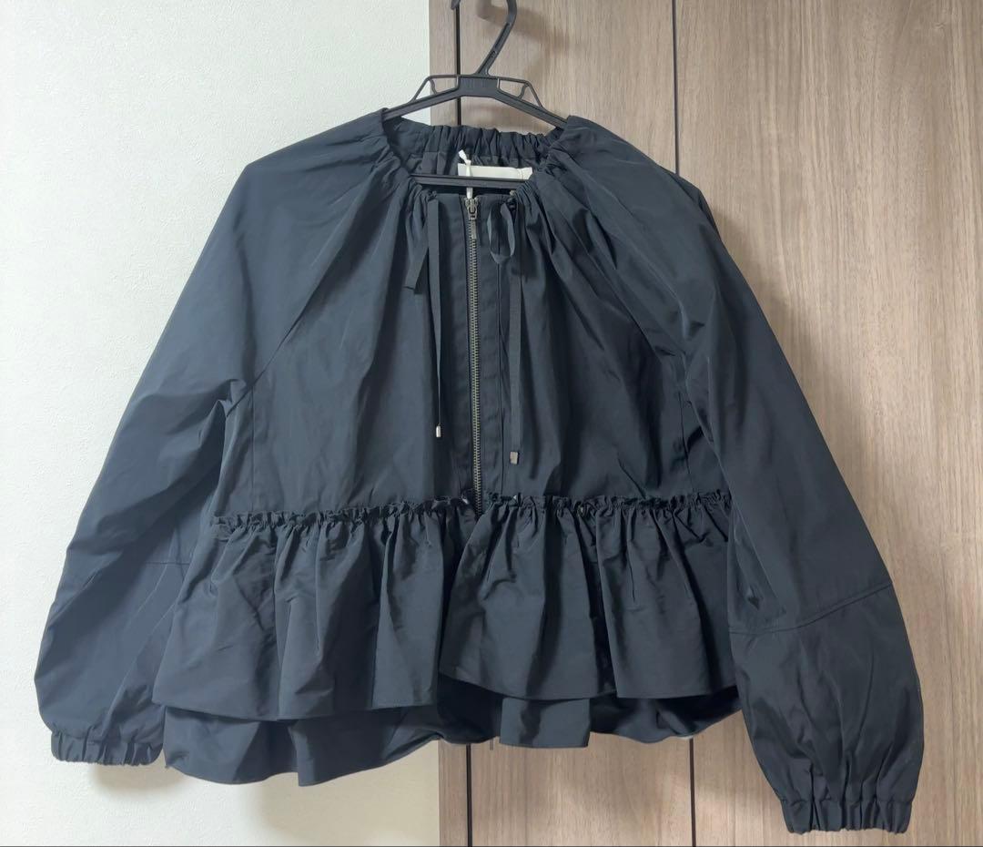 マリリンムーン スパイラルタフタラッフルブルゾン