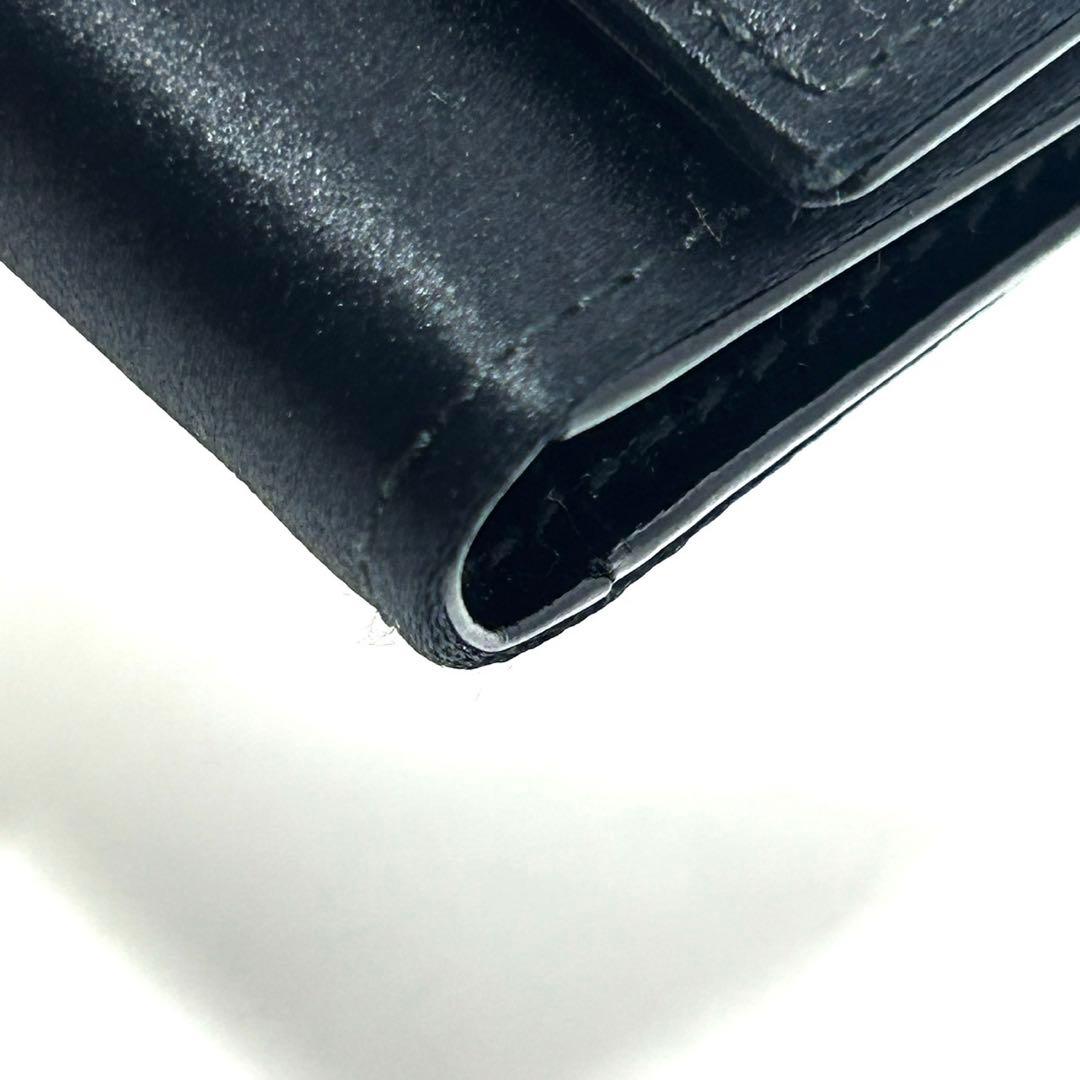 プラダ 6連キーケース サテン トライアングルロゴ レザー 黒 シルバー ロゴ