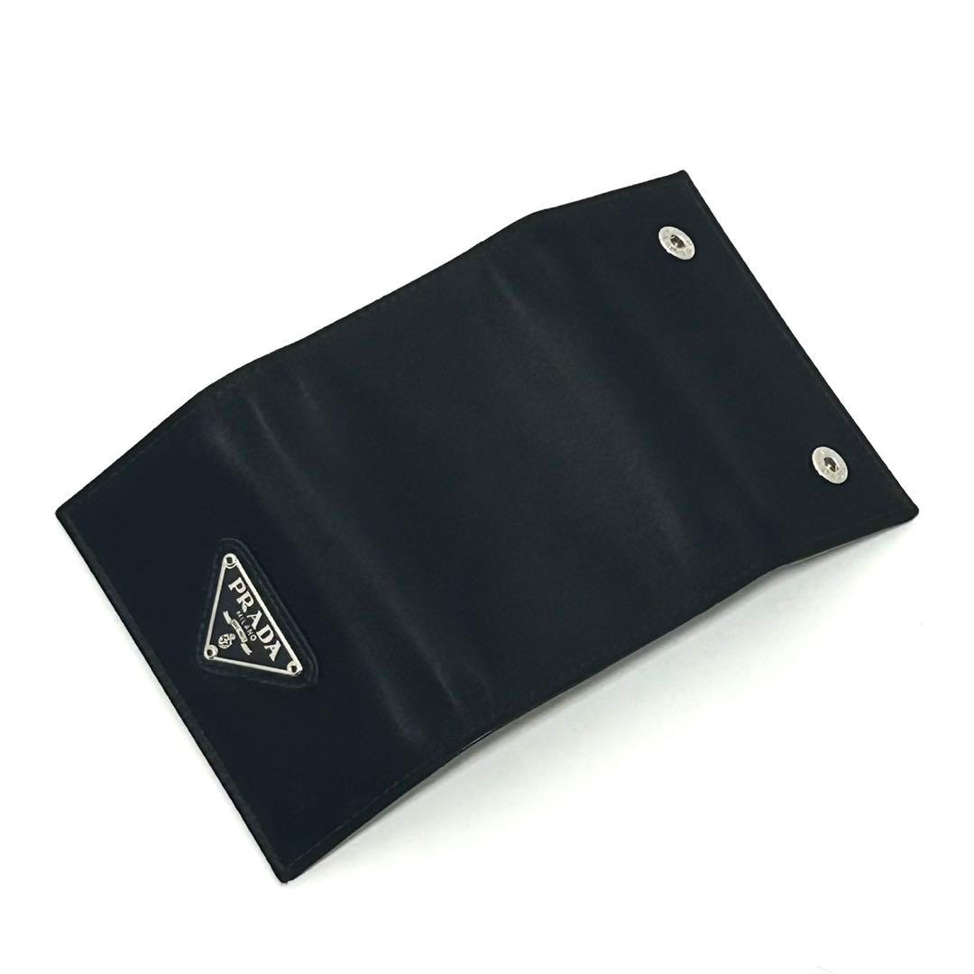 プラダ 6連キーケース サテン トライアングルロゴ レザー 黒 シルバー ロゴ