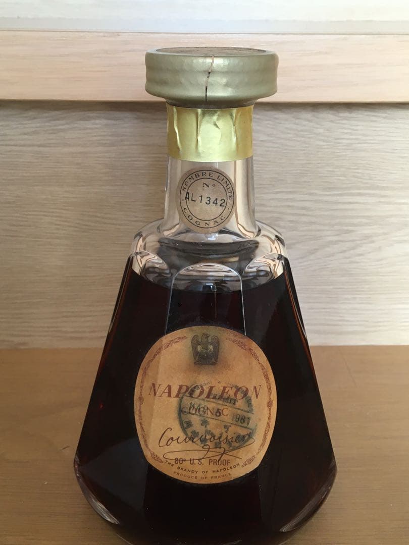 クルボアジェ ナポレオン バカラ 700ml 40% 古酒 替え栓あり