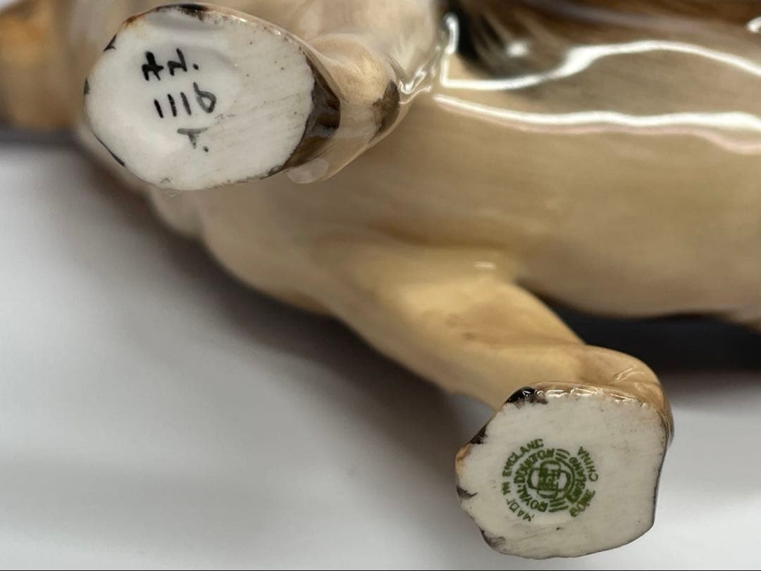 ロイヤルドルトン   シェパード 陶器　犬