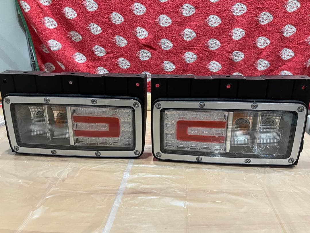 小糸　日野純正LED テールランプ