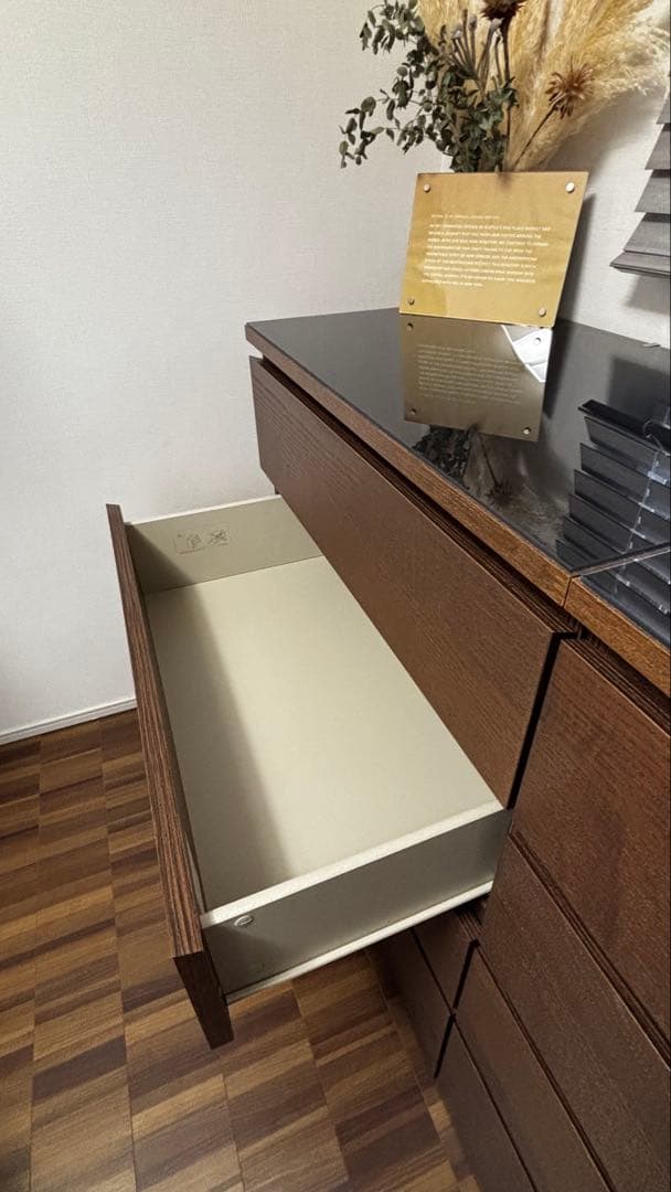 HiroIKEA MALM チェスト 引き出しx4 ガラストップ付①