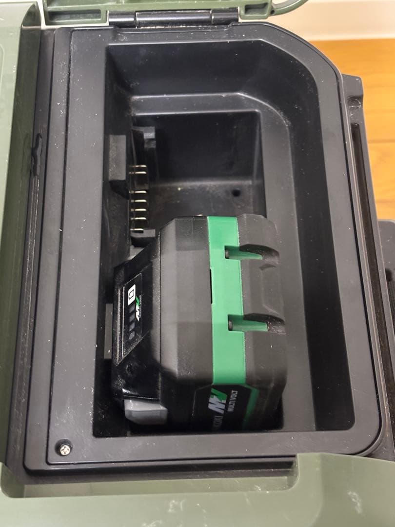 ハイコーキ　コードレス冷温庫UL18DBA