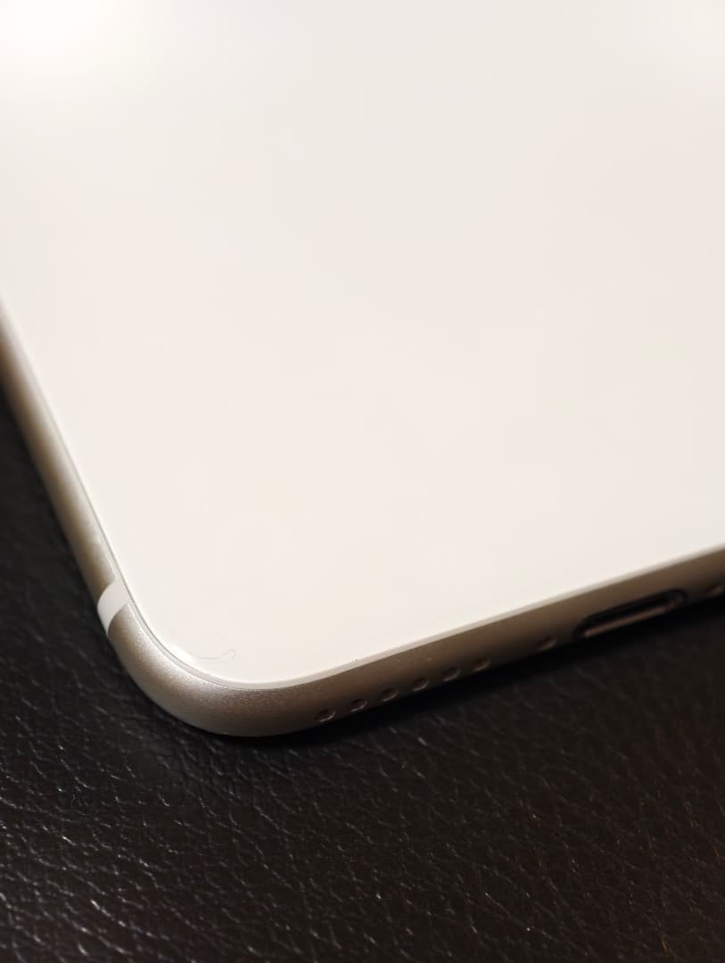 iPhone SE (第3世代) スターライト 256GB