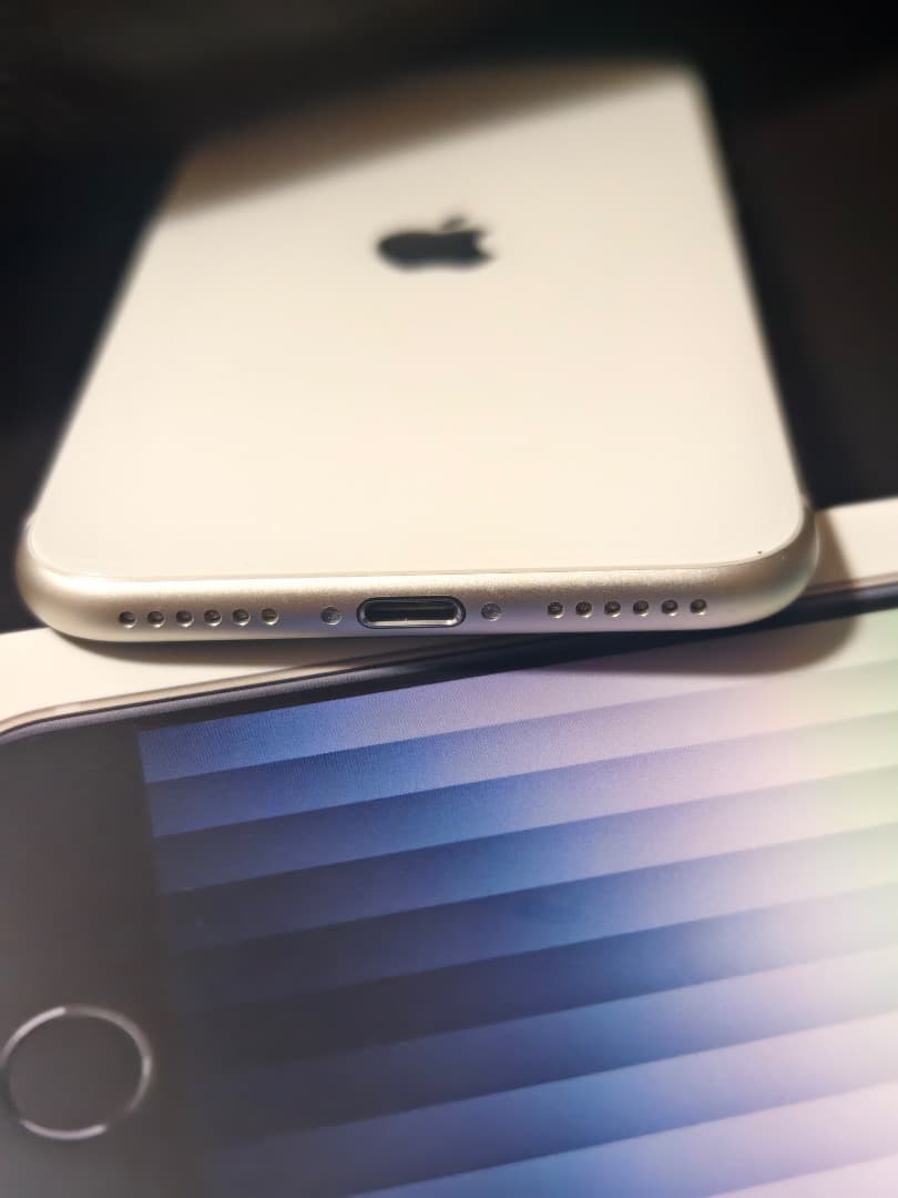 iPhone SE (第3世代) スターライト 256GB