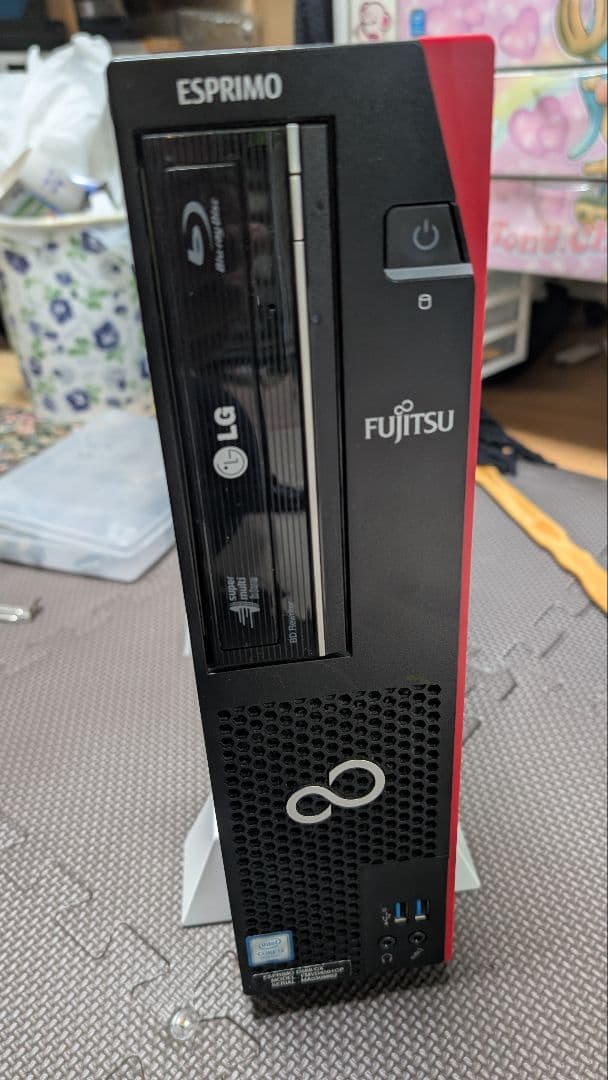 Fujitsu ESPRIMO PC i3-9100 8GB　HDDなし